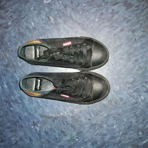 Levi's Other - Levi sneakers